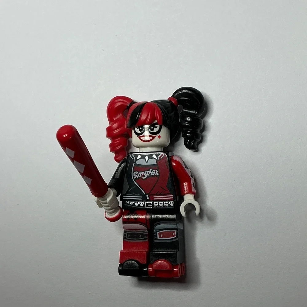 LEGO HARLEY QUINN MINIFIG with BAT